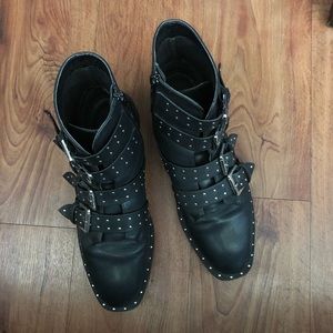 BLACK LEATHER STUDDED BOOTIES